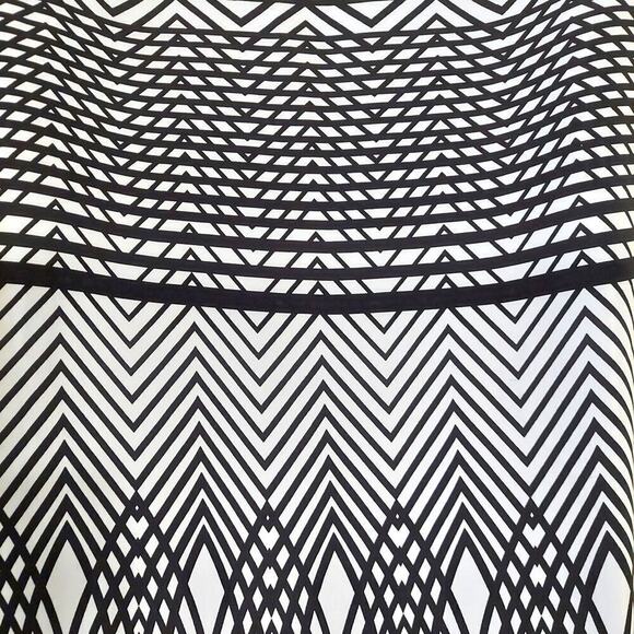Cato Plus Size Women's Black & White Geo Print Short Sleeve Blouse - Picture 3 of 6